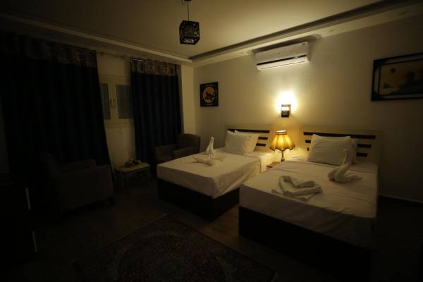 Dreibettzimmer mit Blick auf die Pyramiden